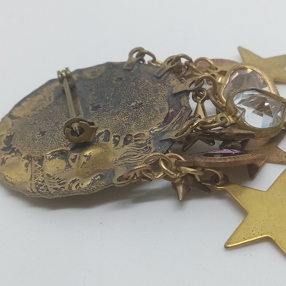 * vintage Moon Wizard with enamel stars & hearts charms pin brooch - Picture 5 of 5